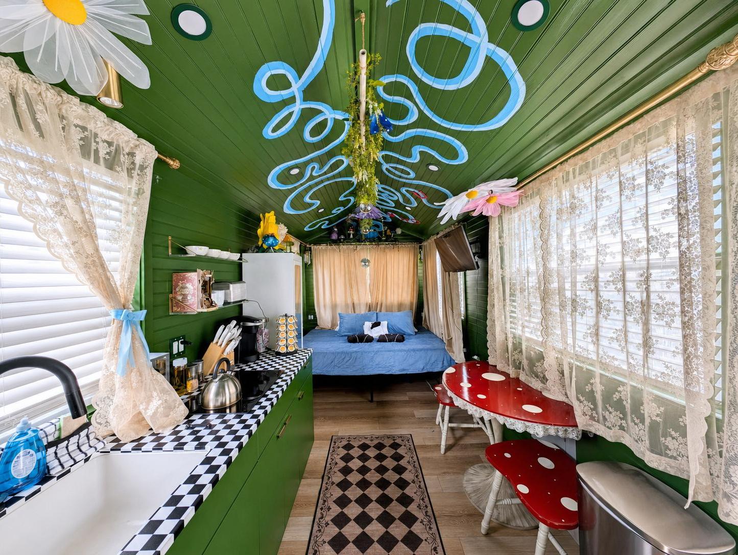 Charming Tiny Home With Modern Kitchenette - Cozy Urban Retreat - Portland